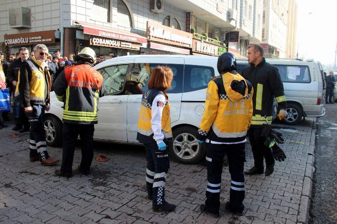 Otomobilde Uyuyan Şahıs Polis Ekiplerini Harekete Geçirdi