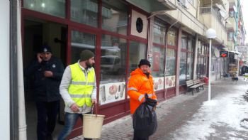 Yığılca Belediyesi Sokak Hayvanları İçin İş Yerinden Gıda Topluyor