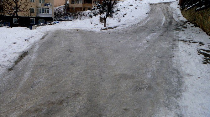 Bileciklilerin Buz Tutan Kaldırımlarla İmtihanı