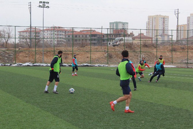 Yeşilyurt Belediyespor İkinci Yarıya 3 Puanla Başlamak İstiyor