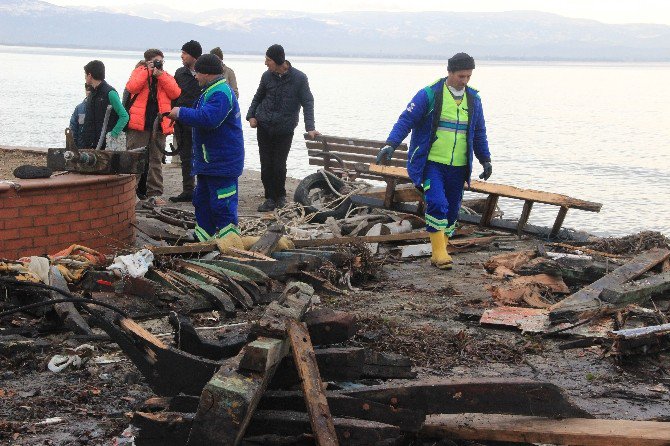 Lodos 17 Metrelik Tekneyi Batırdı