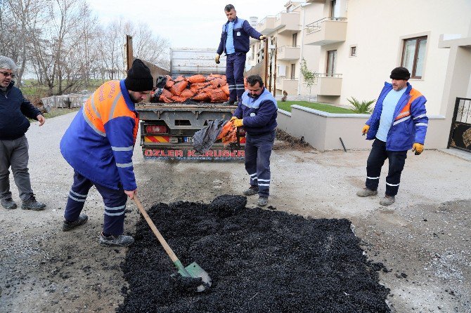 Başiskele’de Bozulan Yollar Onarılıyor