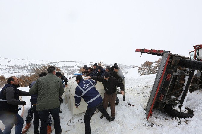 Bursa’da 2 Metrelik Karla Amansız Mücadele