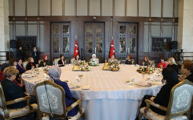 Emine Erdoğan Büyükelçi Eşleri İle Bir Araya Geldi