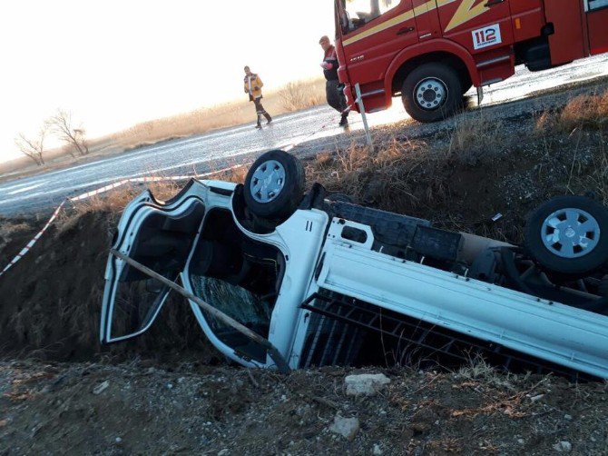 Kontrolden Çıkan Kamyonet Şarampole Yuvarlandı: 1 Ölü