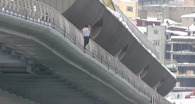 Haliç Metro Köprüsü’nden Böyle Atladı