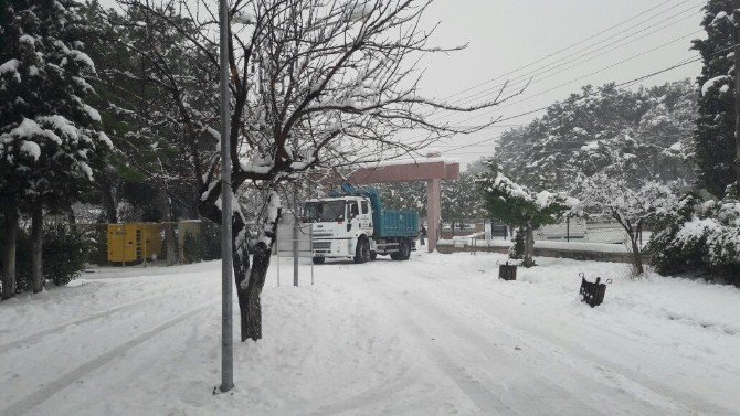 Büyükşehir Kırkağaç’taki Kapalı Yolları Açtı