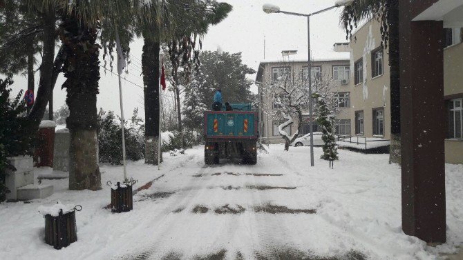 Büyükşehir Kırkağaç’taki Kapalı Yolları Açtı