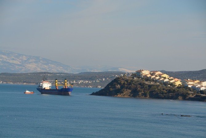 Aliağa’da Hacizli Gemi Çapasından Kurtulup Sürüklendi