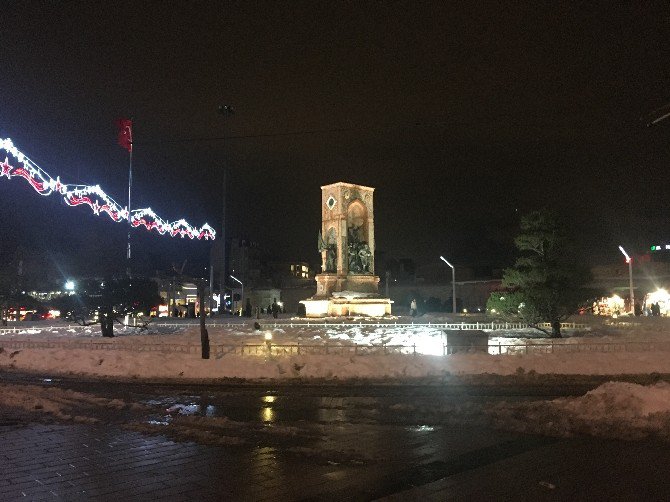 İstanbul’da Kar Yağışı Etkisini Kaybetti