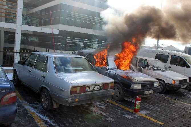 Hastane Otoparkında Yangın Paniği