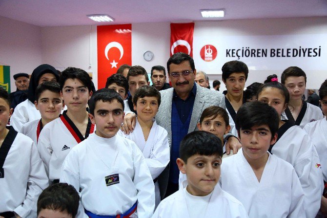 Keçiören Belediye Başkanı Ak’dan Tekvandocu Gençlere Ziyaret