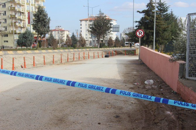 Hastane Önündeki Şüpheli Poşetten Çöp Çıktı