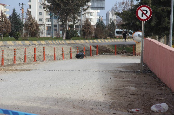 Hastane Önündeki Şüpheli Poşetten Çöp Çıktı