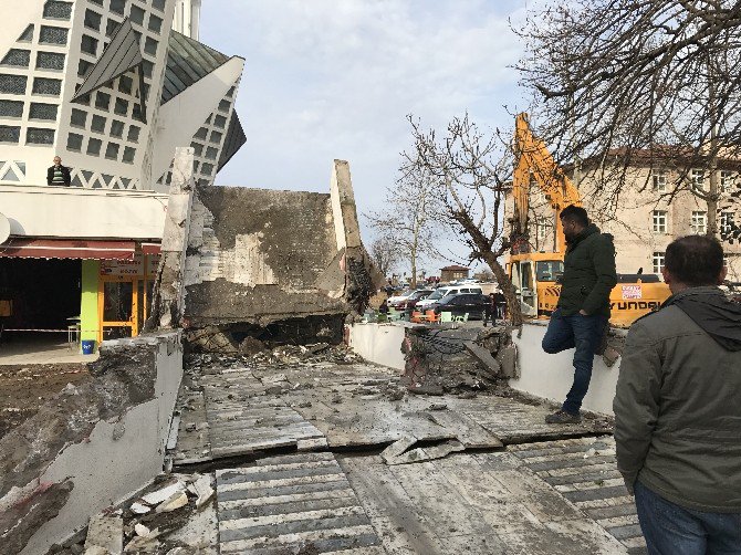 Akçakoca Merkez Cami Çevre Düzenlemesi Başladı