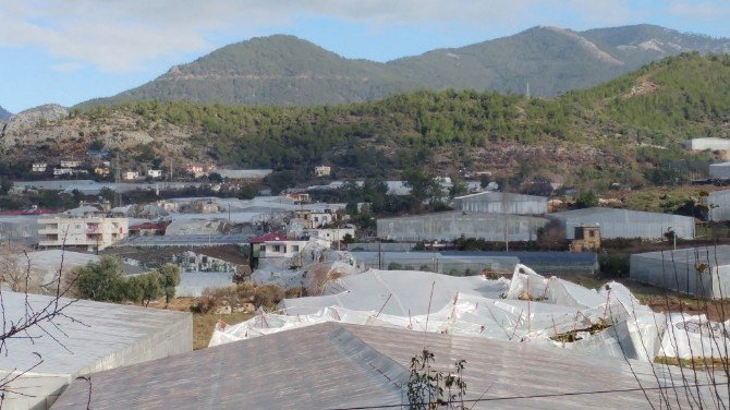 Hortum, Bozyazı’yı Yıktı Geçti