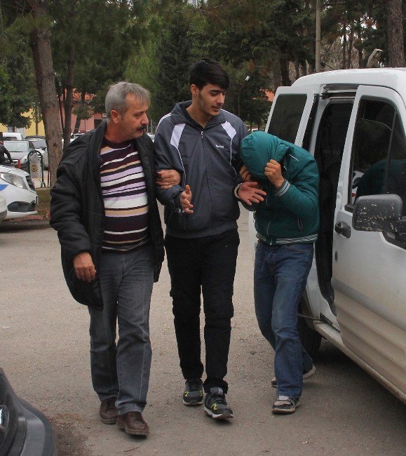 Otomobili Çalıp Güvercinleri Gasp Eden Zanlılar Adliyeye Sevk Edildi