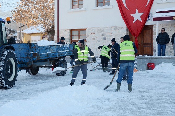 Seyitgazi Belediyesi’nin Karla Mücadelesi