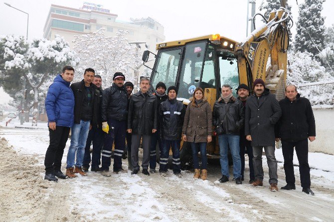 Başkan Şirin Karla Mücadele Çalışmalarını Yerinde İnceledi