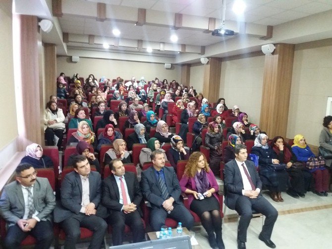 Edremit’te “İslam’da Kadın Ve Ailede Din Eğitimi” Konferansı