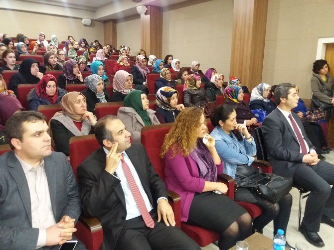 Edremit’te “İslam’da Kadın Ve Ailede Din Eğitimi” Konferansı