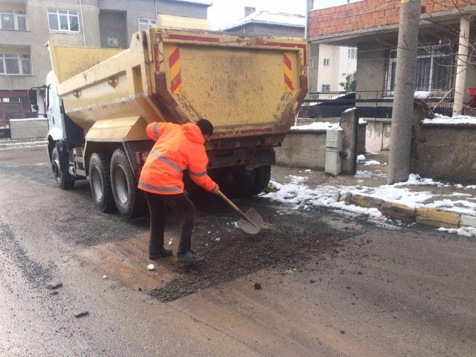 Körfez’de Kar Sonrası Yıpranan Yollara Bakım Yapıldı