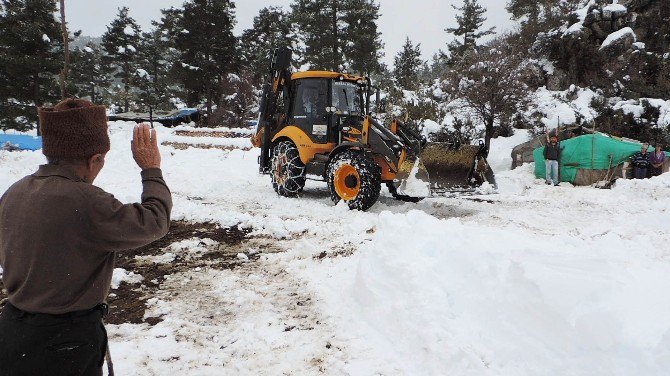 Büyükşehir Belediyesi Mahsur Kalan Çobanlar Kurtardı