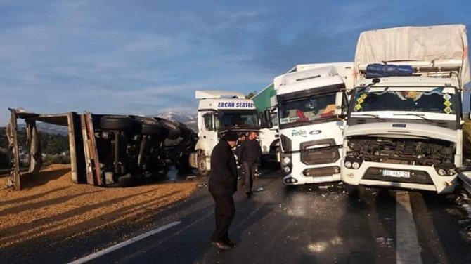 Aydın’da Nadir Görülen Kar Buzlanma Kazalara Neden Oldu