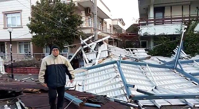 Balıkesir’de Hortum Yıktı Geçti