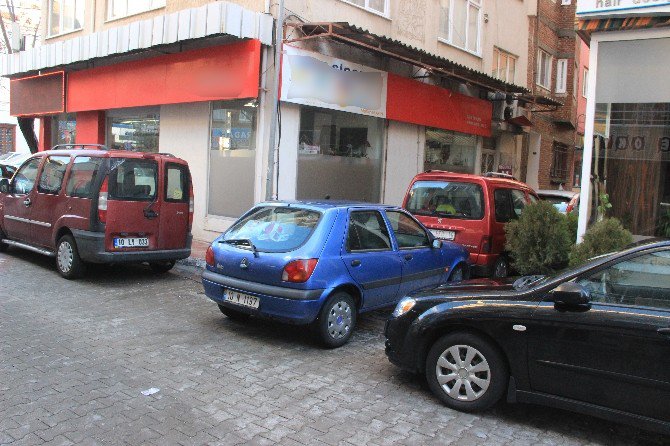 Boşanmak İstediği Eşi Tarafından Sokak Ortasında Bıçaklanarak Öldürüldü