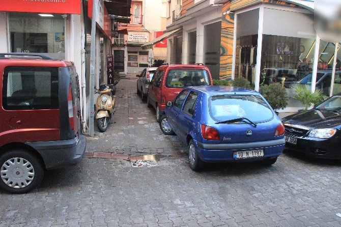 Boşanmak İstediği Eşi Tarafından Sokak Ortasında Bıçaklanarak Öldürüldü