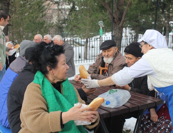 Huzurevi Sakinlerinden Karda Mangal Partisi