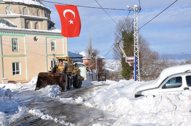 Kırsalda Kar Temizliği Sürüyor