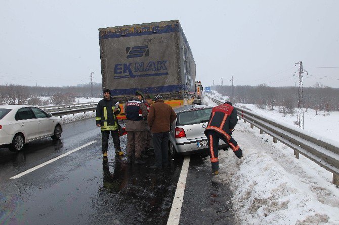 Buz Tutan Yol Kazaya Neden Oldu: 3 Yaralı