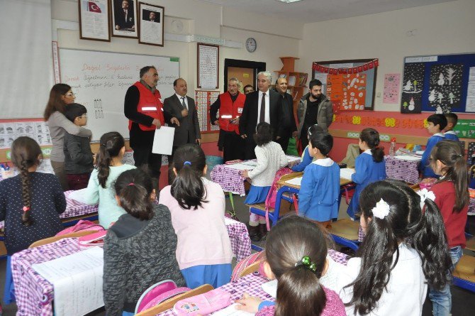 Kızılay Kars Şubesi’nden Öğrencilere Güvenli Yaşam Takvimi