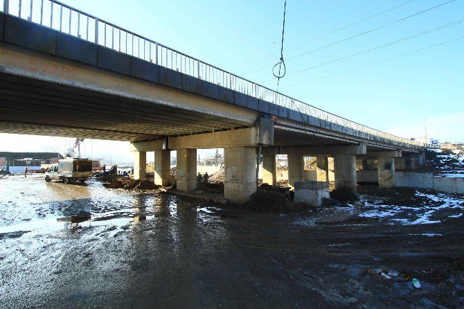 Hisar Deresi Köprülü Kavşağı’nda Çalışmalar Sürüyor