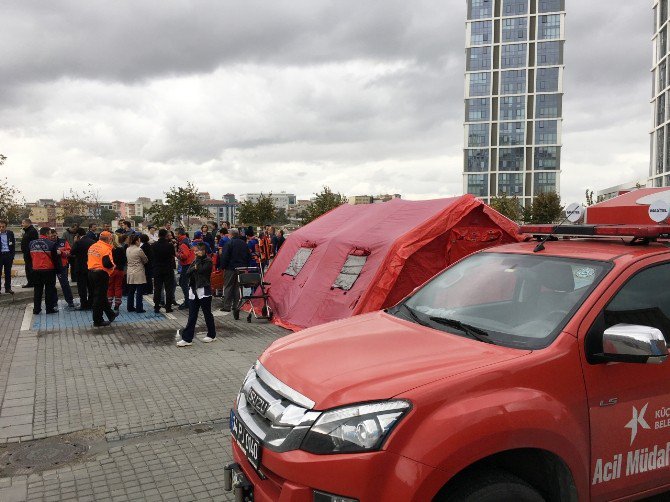 Küçükçekmece’de Sivil Savunma Eğitimleri Devam Ediyor