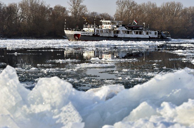 Tuna Nehri Buz Tuttu