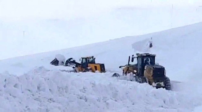 Kardan Kapanan Yolların Tamamı Açıldı