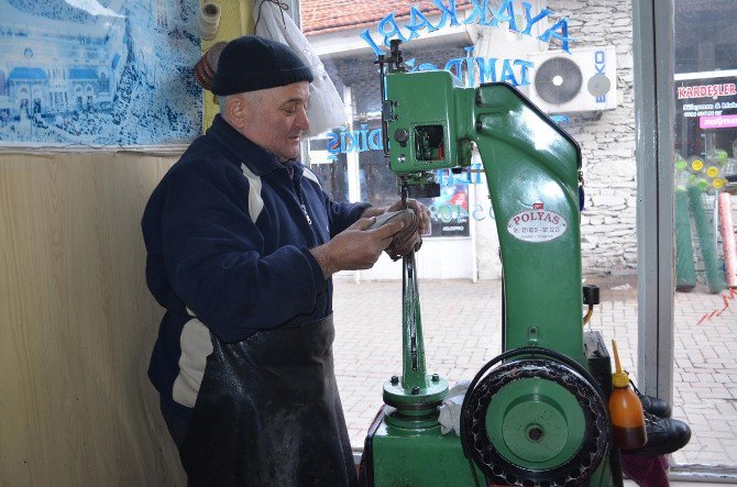 Ayakkabı Tamirciliği Yok Olma Tehlikesi Yaşıyor