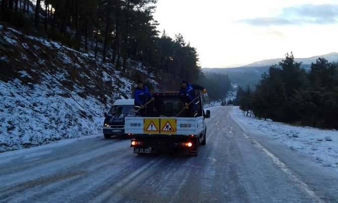 Büyükşehir 550 Km Yolda Karla Mücadele Etti