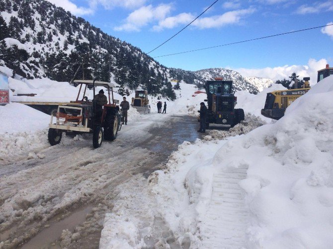 Büyükşehir Kar Timi, 5 Kişiyi Donmaktan Kurtardı