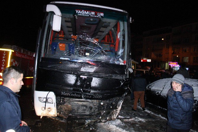 Yozgat’ta Yolcu Otobüsü Kaza Yaptı: 4 Yaralı