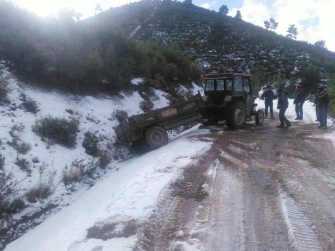 Alaşehir Belediyesi Yol Açma Çalışmalarına Devam Ediyor