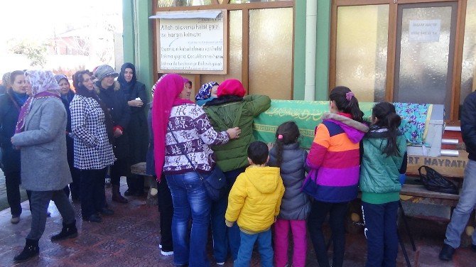 Eşi Tarafından Bıçaklanarak Öldürülen Kadın Son Yolculuğuna Uğurlandı