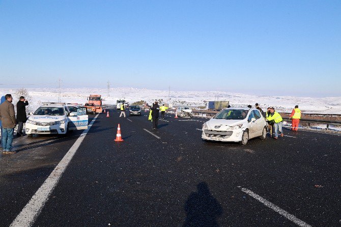 Ankara’da Aynı Noktada 3 Ayrı Kaza: 6 Yaralı