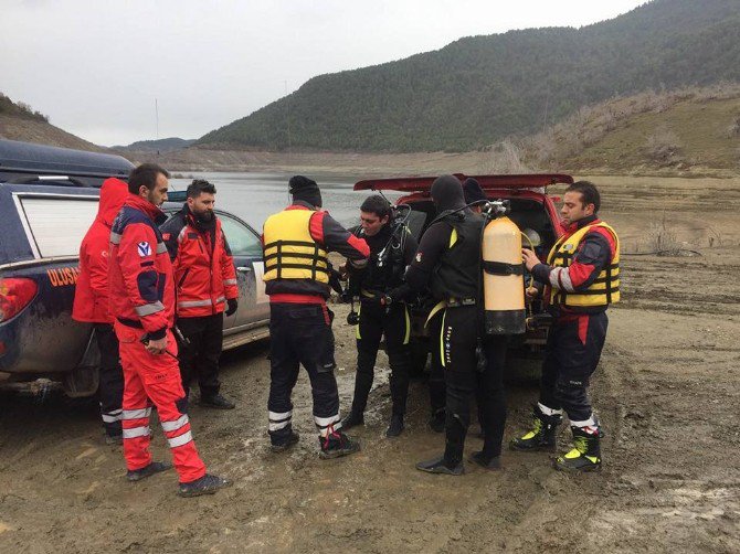 Gölde Kaybolan İki Kişiyi Arama Çalışmaları Sürüyor