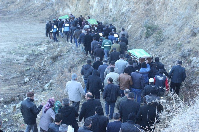 Denizli’de Yangın Faciasında Hayatını Kaybeden Aile Toprağa Verildi