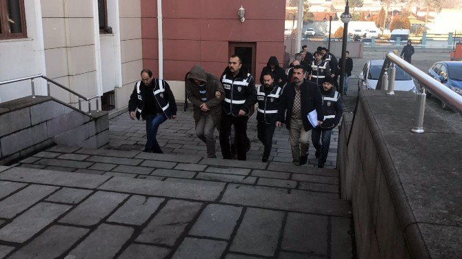 Düzce Polisinden Silah Tacirlerine Eş Zamanlı Baskın