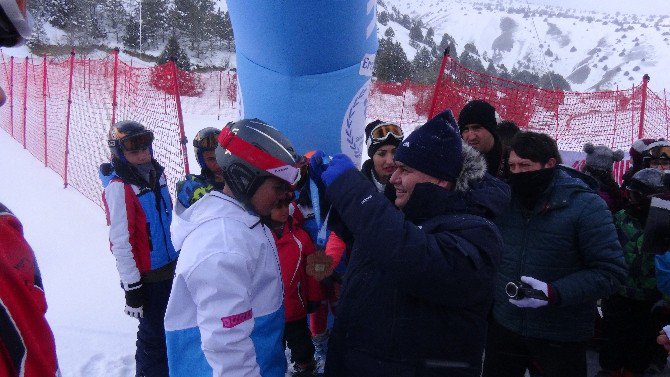 Alp Disiplini Yarışmasında Dereceye Giren Sporculara Madalyaları Verildi